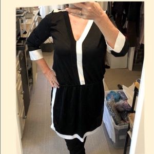 MISOOK Sm/Md Knit tunic Black w/White contrast.